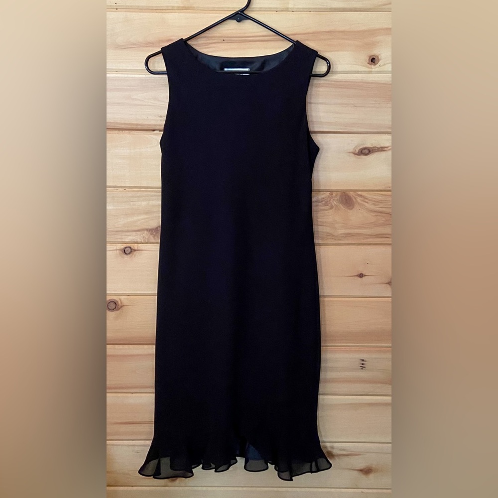 Donna Ricco Size 6 Little Black Dress Sleeveless Lined w/ Bottom Ruffle Classic